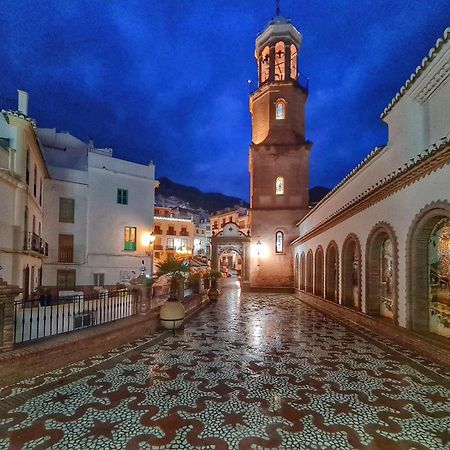 Casa Marlo, Spacious House In The Lively Centre Of Competa Exterior photo
