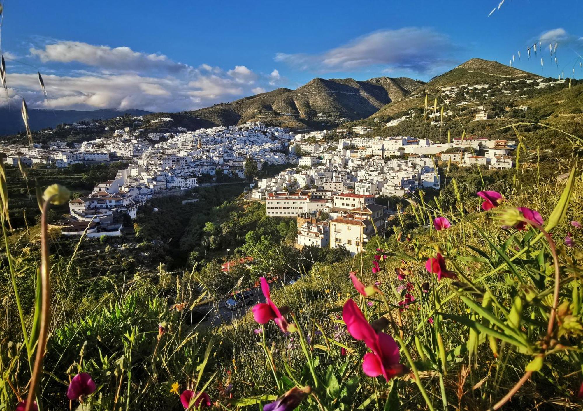 Casa Marlo, Spacious House In The Lively Centre Of Competa Exterior photo